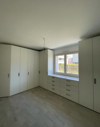 armadio con cassettiere e cambina fatto su misura
