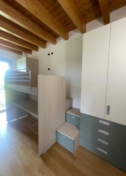cameretta su misura a ponte con scrivania-personalizzata